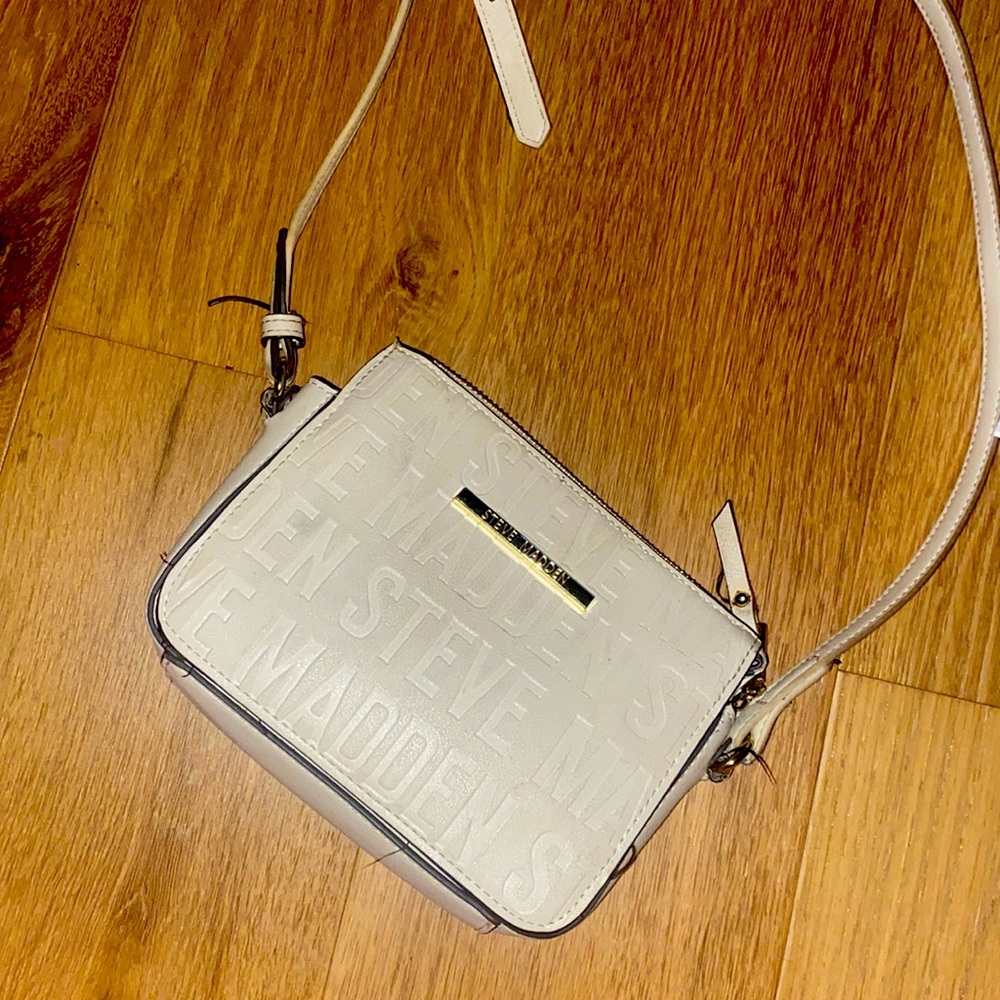 Steve madden white purse…. a year or so old, still in great condition